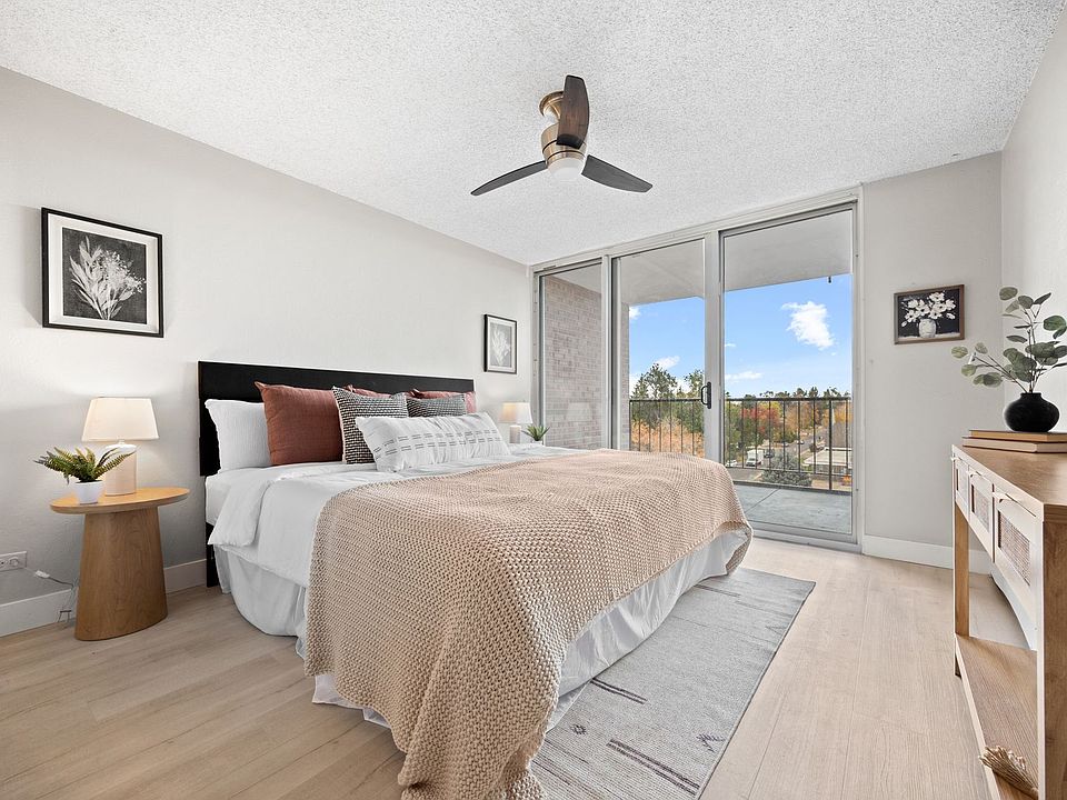 Oversized bedroom for king bed with walk-in closet