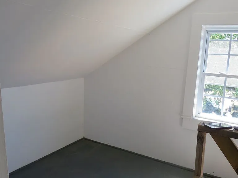 409 Hobart Ave — Photo 18