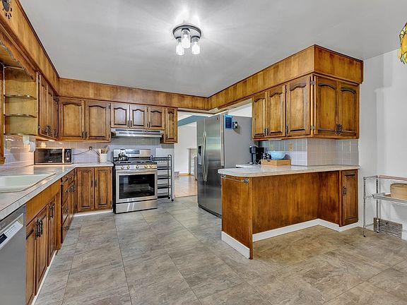 5th image of 104 Whitehill Dr