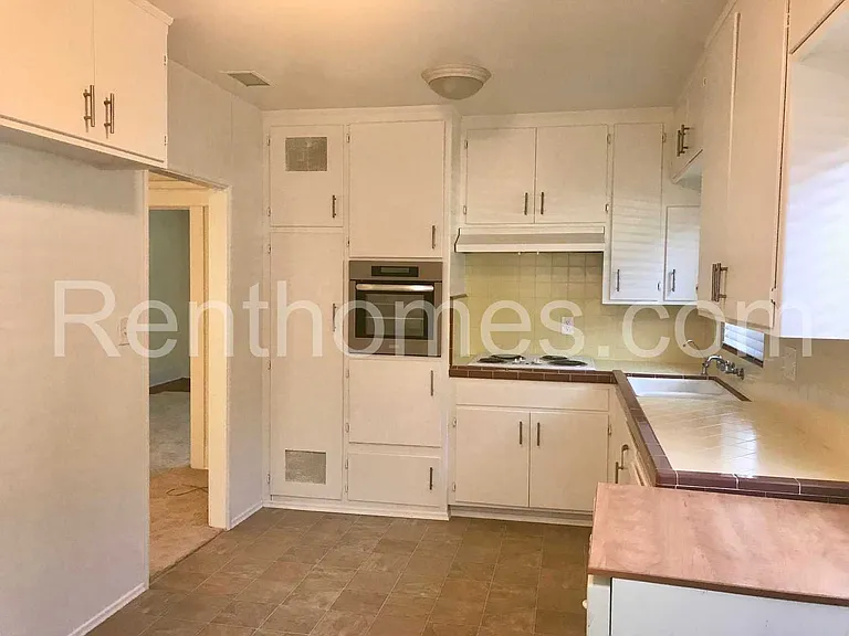 3311 Dale St — Photo 5