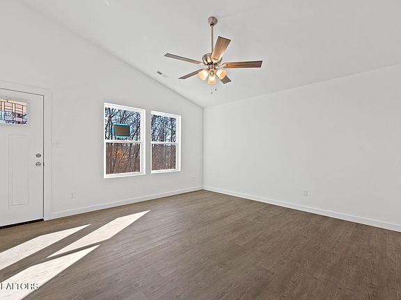 5th image of 1205 Dakota Ave
