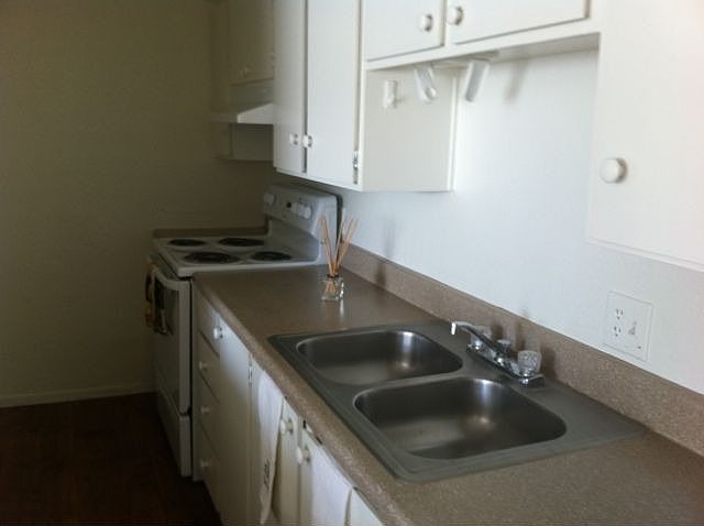 2nd image of 301 E Townley Ave APT 207
