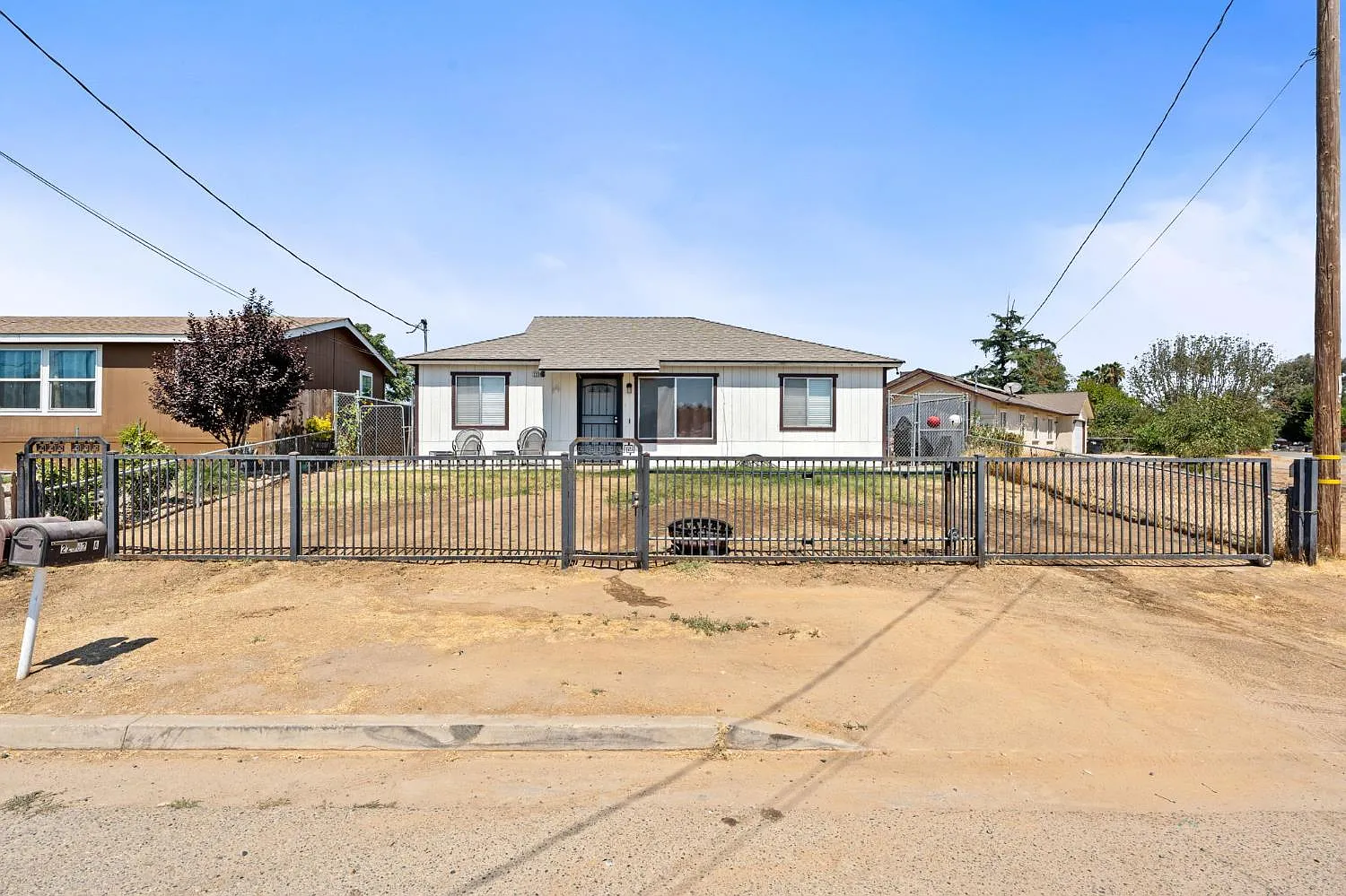 22382 Arnott Dr photo 1