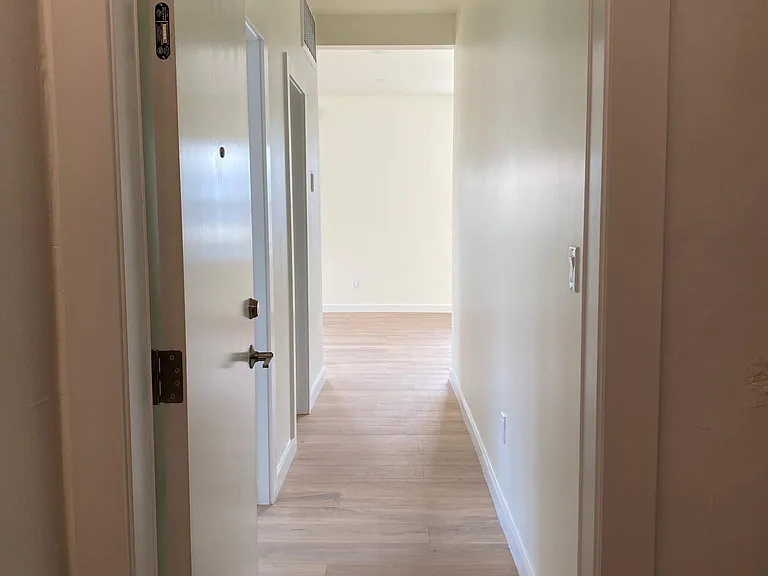 2000 Grove St #4 — Photo 2