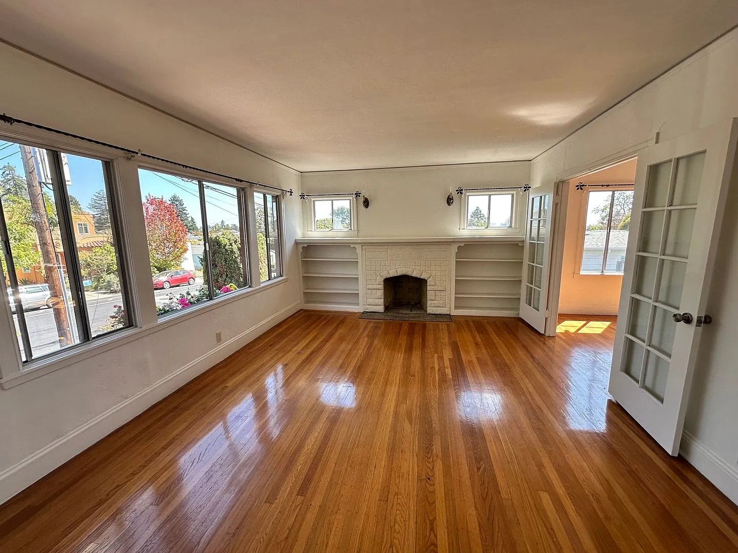 Charming 2BR/2BA Albany Home with Garage & Updated Kitchen — Photo 2