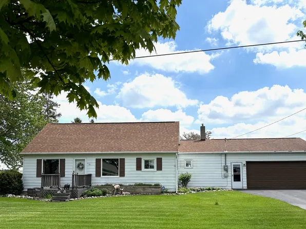 1136 N Finn Rd, Essexville, MI 48732