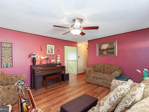 4th image of 351 Persimmon Pear Ln
