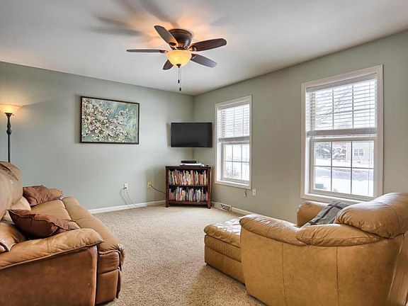 2nd image of 107 Wyneberry Dr