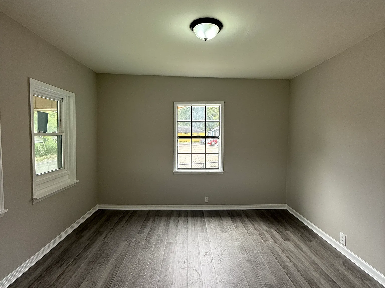3 bed, 1200 sqft, $1,200 — Photo 2