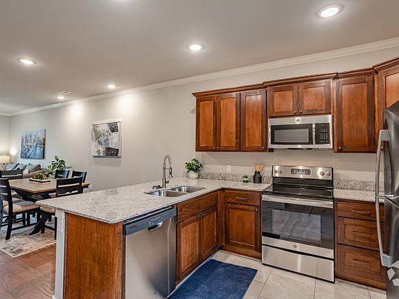 3rd image of 1831 Brookview Cir