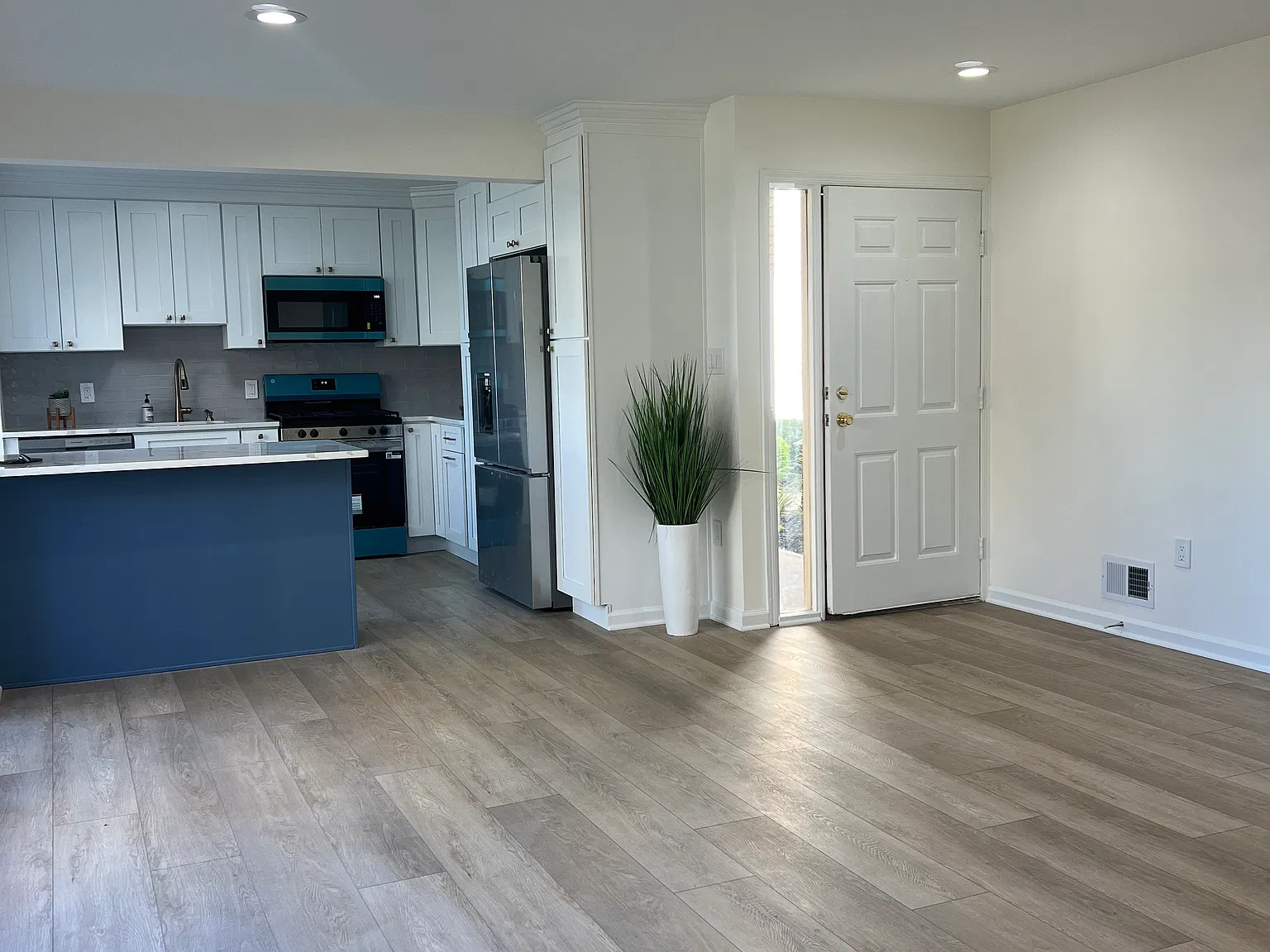 2 bed, 2516 sqft, $3,100 — Photo 3