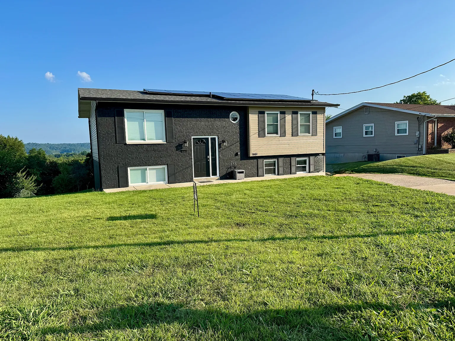 4 bed, 2000 sqft, $4,000 — Photo 1