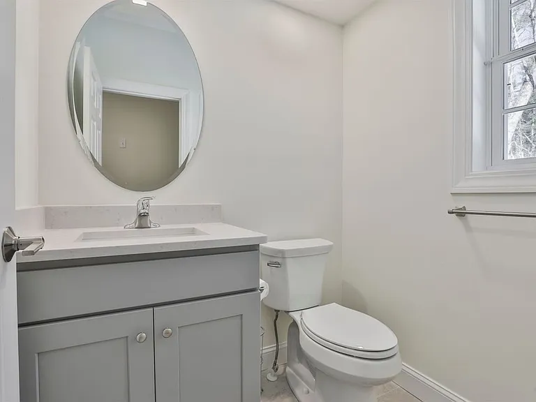 22 Reeds Ferry Way — Photo 31