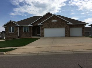 2278 Jo Ann Dr, Dubuque, IA 52002