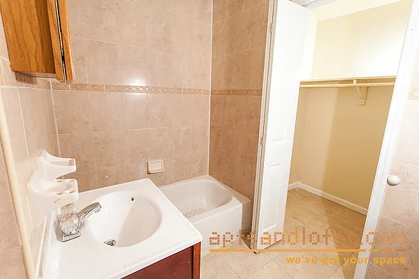 Rented by aptsandlofts.com | media 7