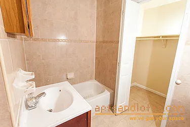 Rented by aptsandlofts.com