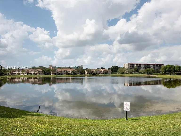 3371 Lakeside Dr #27 — Photo 4