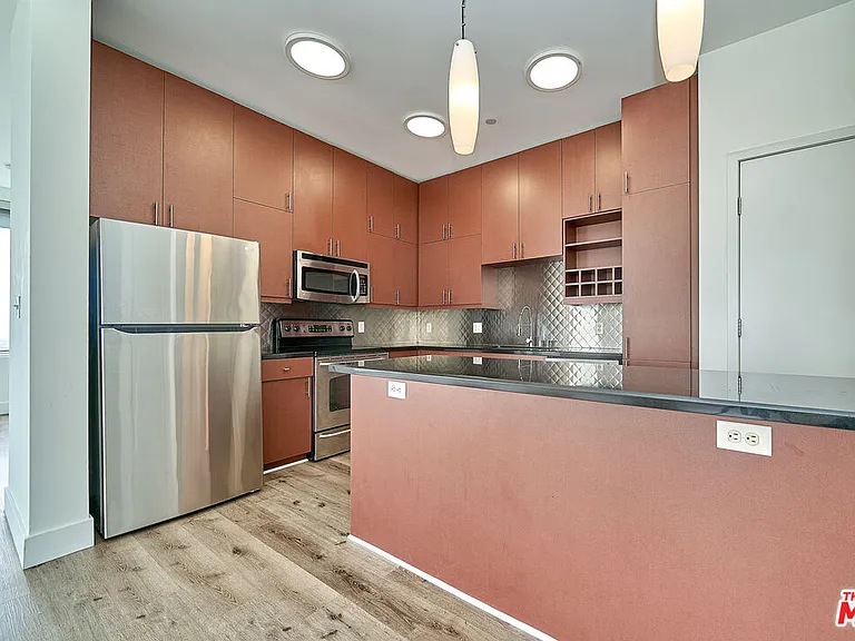 3810 Wilshire Blvd #Penthouse 7 — Photo 14