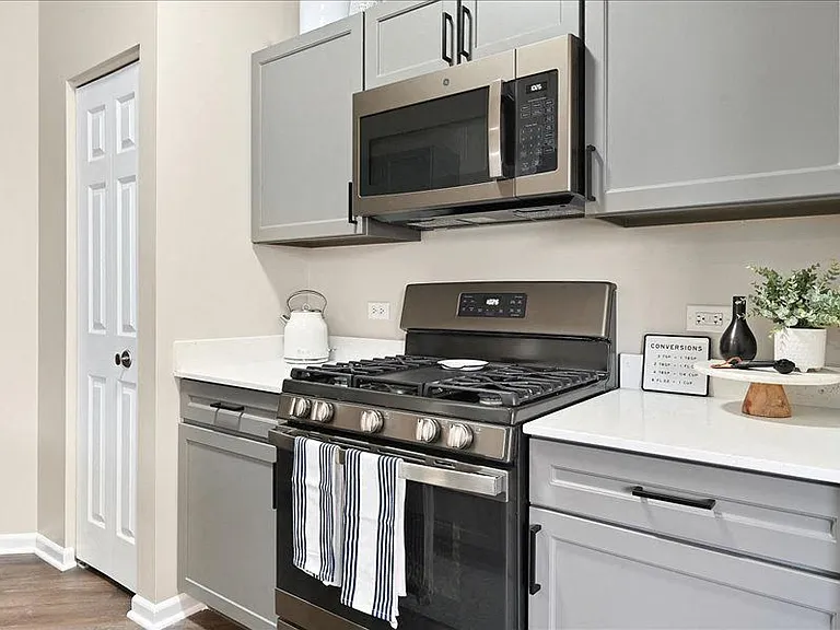 Farmington Lakes Apartments — Photo 32