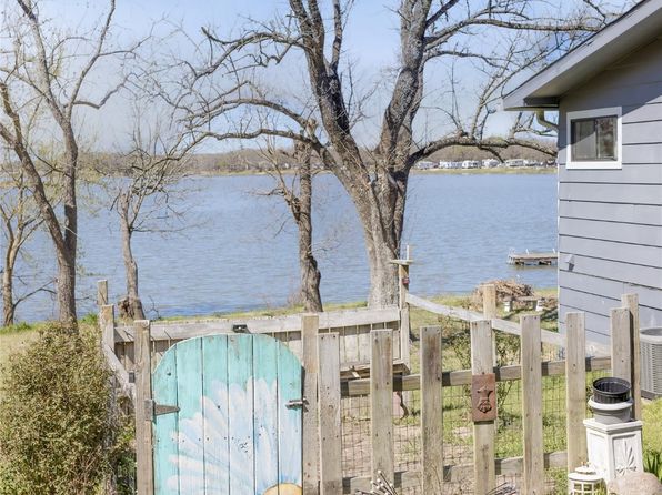 4 A Burr Oak Dr, Mexia, TX 76667