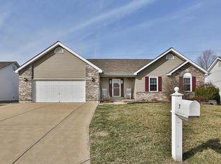7 Locust Hills Ct, O'Fallon, MO