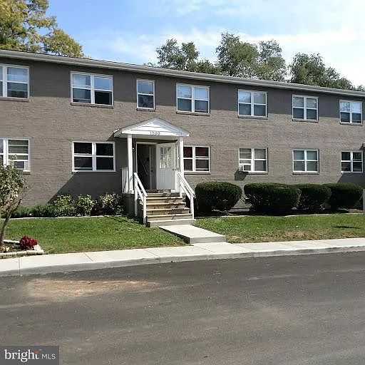 1700 Roberts St #7 — Photo 11