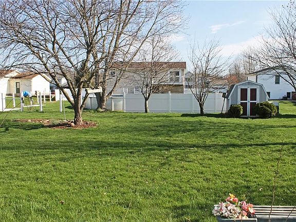 3rd image of 50 Woodstock Ln