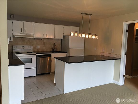 2nd image of 11010 NE 68th St #611
