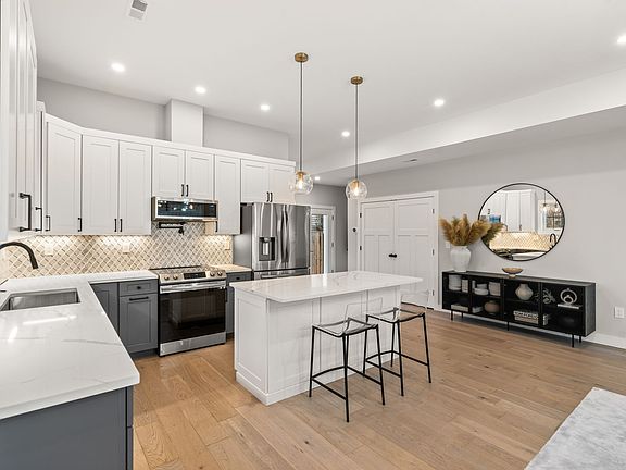 5th image of 36 Temple St #40