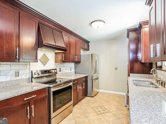 2nd image of 805 Ketch Ct Unit A