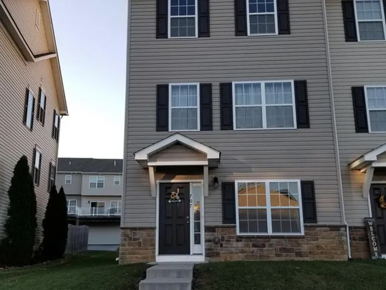 707 Blossom Dr — Photo 1