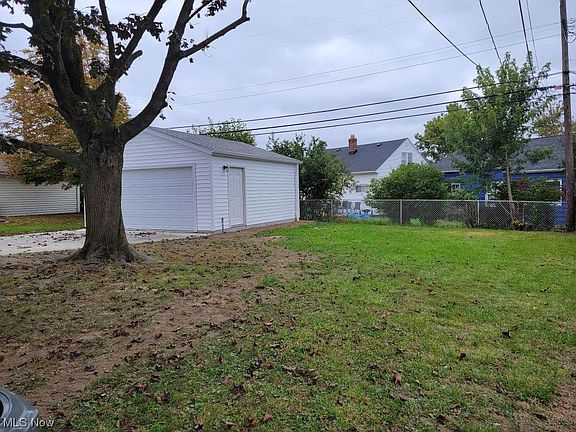 3rd image of 15905 Northwood Ave