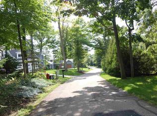 1050 Stroud Ct, Charlevoix, MI 49720