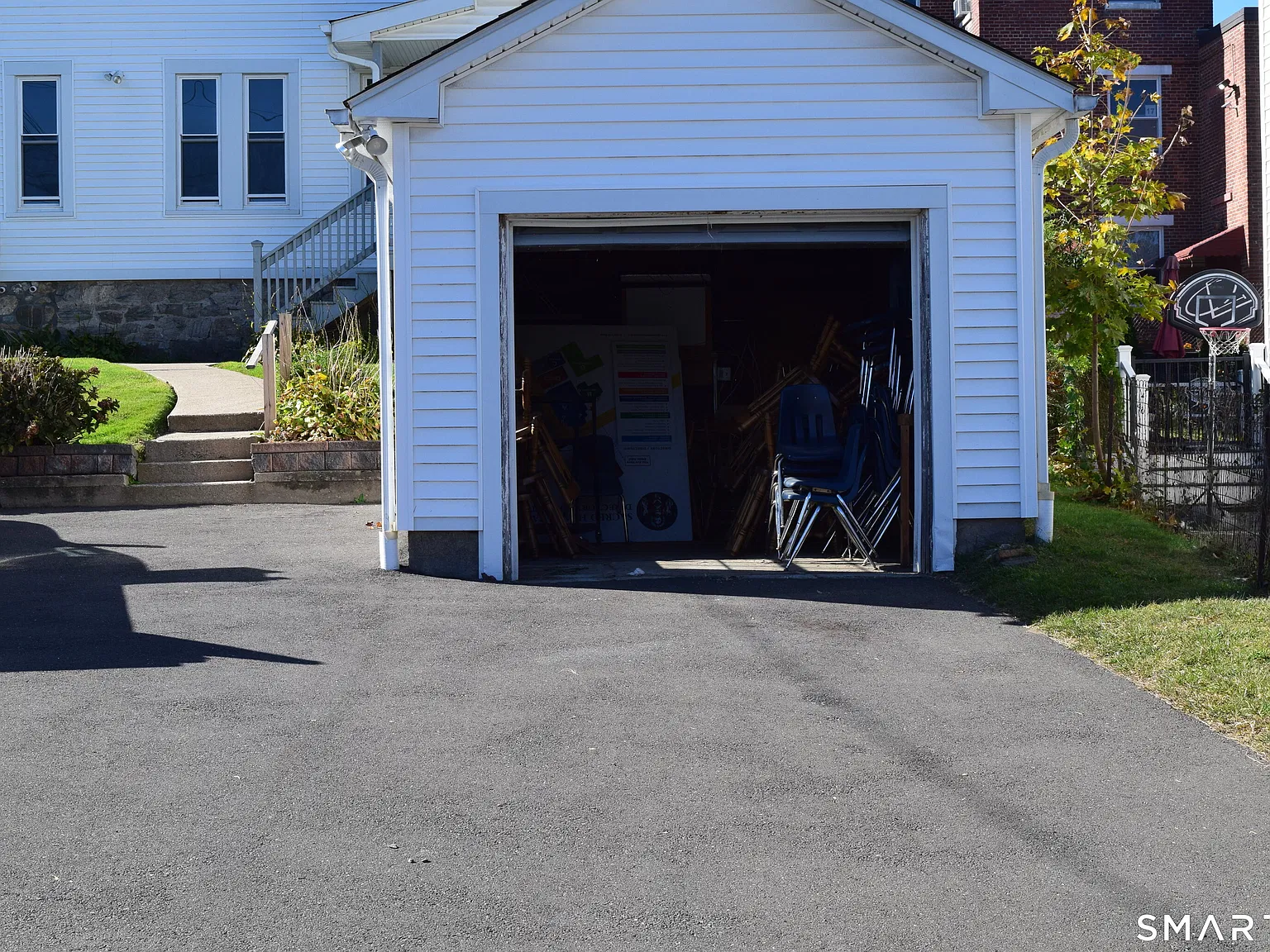 2 bed, 1.0 bath, 2062 sqft, $2,400 — Photo 4