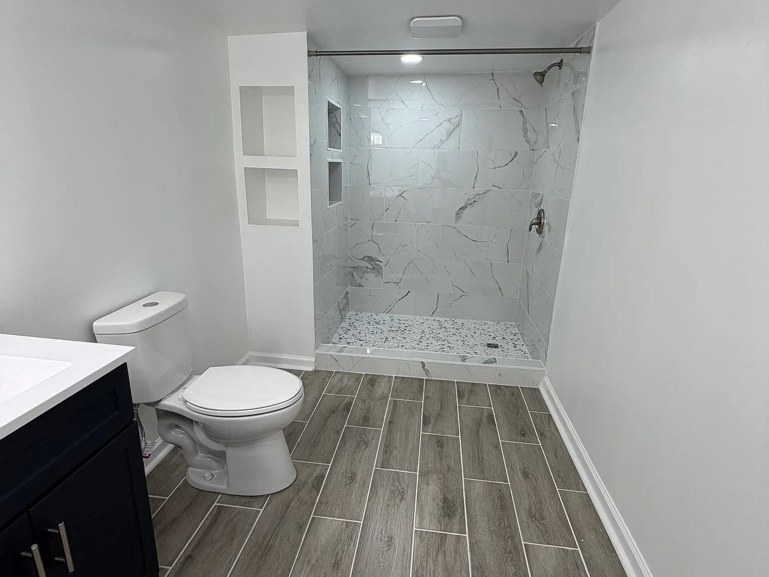 3 bed, 2.5 bath, 2100 sqft, $2,500 — Photo 3
