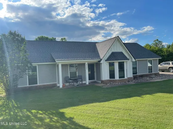 4245 Rollin Oaks Dr, Horn Lake, MS 38637