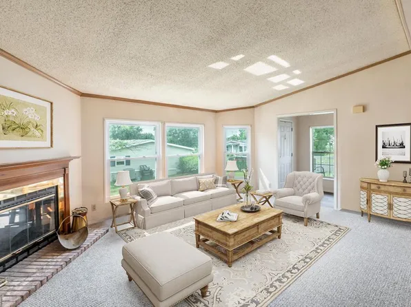 115 Deerfield Dr, Souderton, PA 18964