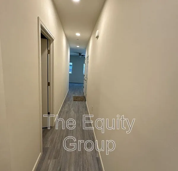 733 S Pinkham #102 — Photo 3
