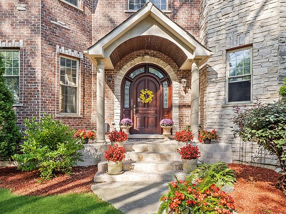 2nd image of 450 S Warren Ave
