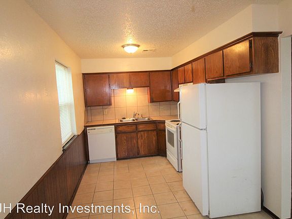 5th image of 304 Chalmette Dr APT D