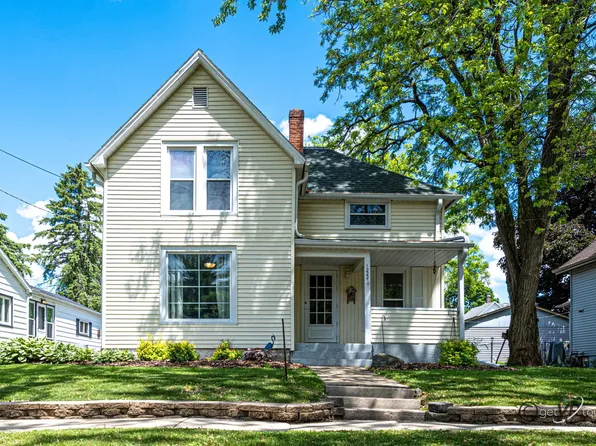 1222 W Logan St, Freeport, IL 61032