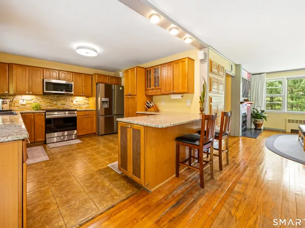 1067 Litchfield Turnpike, New Hartford, CT 06057