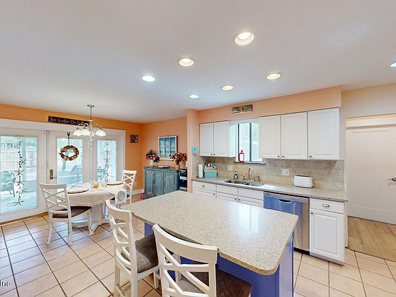 3rd image of 1821 LEEWARD Lane