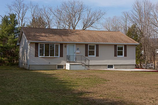 1st image of 17 Circle Dr