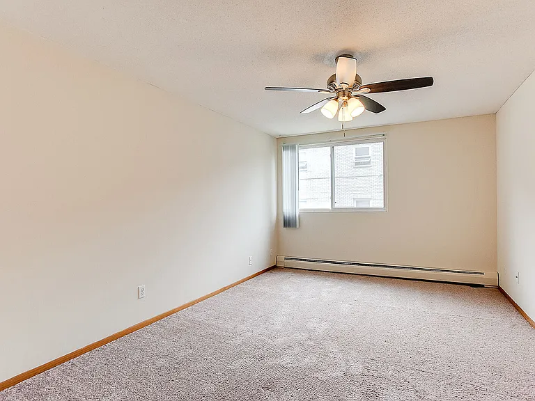 2435 Pillsbury Ave. S. — Photo 15