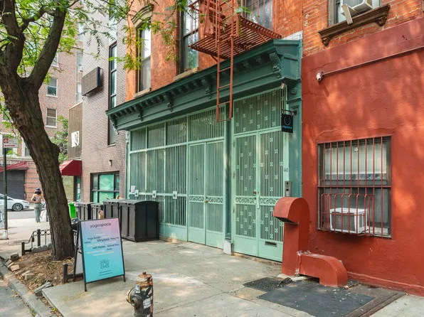 445 Grand Street image 9 of 28