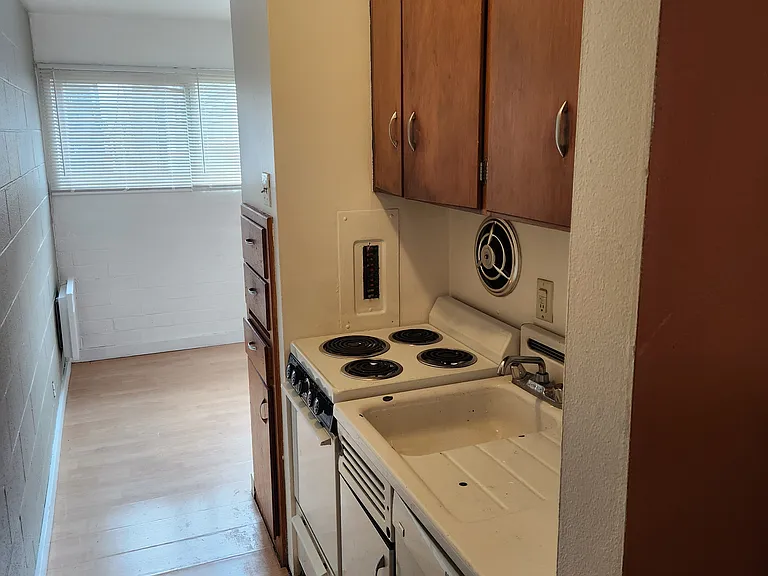 1414 E Howell St #9 — Photo 9