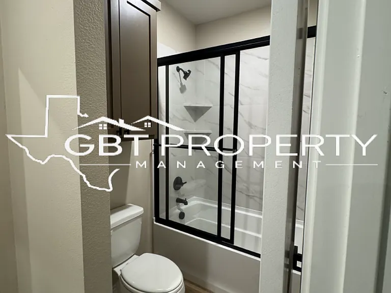 206 S Tucker Ln #2E — Photo 4