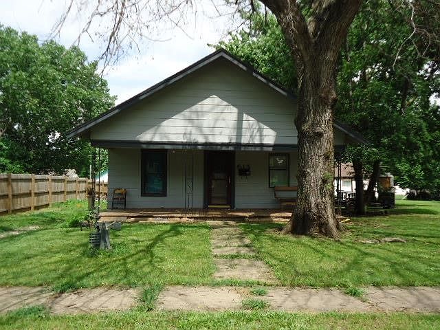 1st image of 615 S 5th St