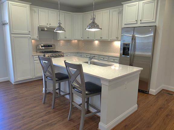 2nd image of 3903 Chain Bridge Rd #1
